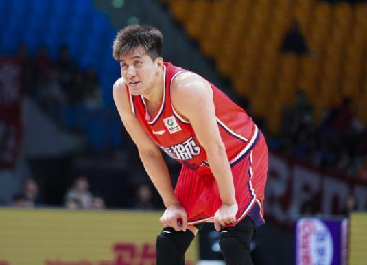 郭艾伦16个赛季一共挣了多少钱？预计不低于3个小目标|CBA|广州龙狮|广州龙狮队|耐克|易建联_新浪体育_新浪新闻