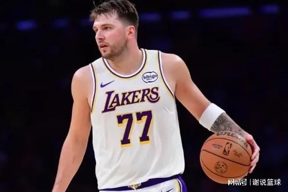 世界杯官方正版-湖人绝杀进前三，东契奇小里满分，詹姆斯功过相抵两角色球员闪光