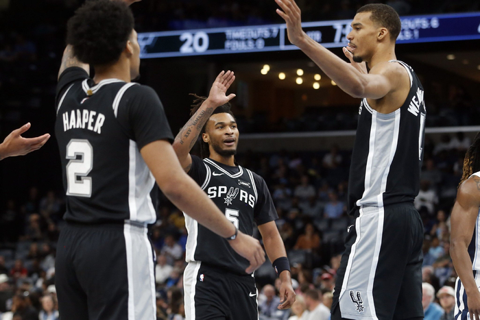 文班很强，但马刺不靠文班，一样够强，打败雷霆那种多点开花的强|文班亚马|斯威尼|福克斯|圣安东尼奥马刺队|俄克拉荷马雷霆队_新浪新闻